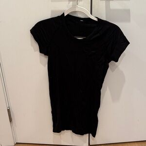 Lululemon Black Short Sleeve workout Tee